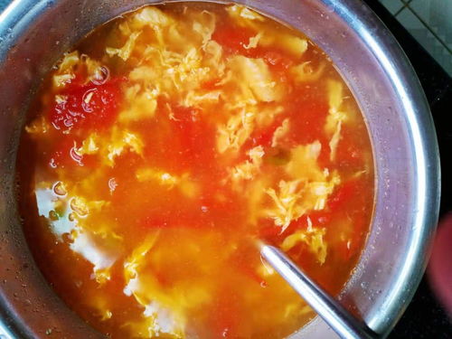 做西红柿鸡蛋汤,先加水 先炒蛋 都不对,难怪汤不鲜蛋不嫩